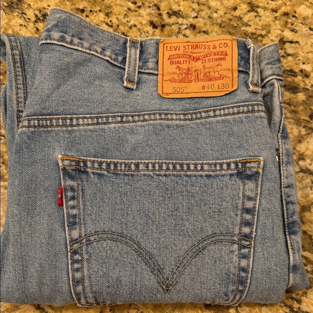 Levi Strauss 505. Size 40 waist x 30inseam. Zip fly, medium wash.‎